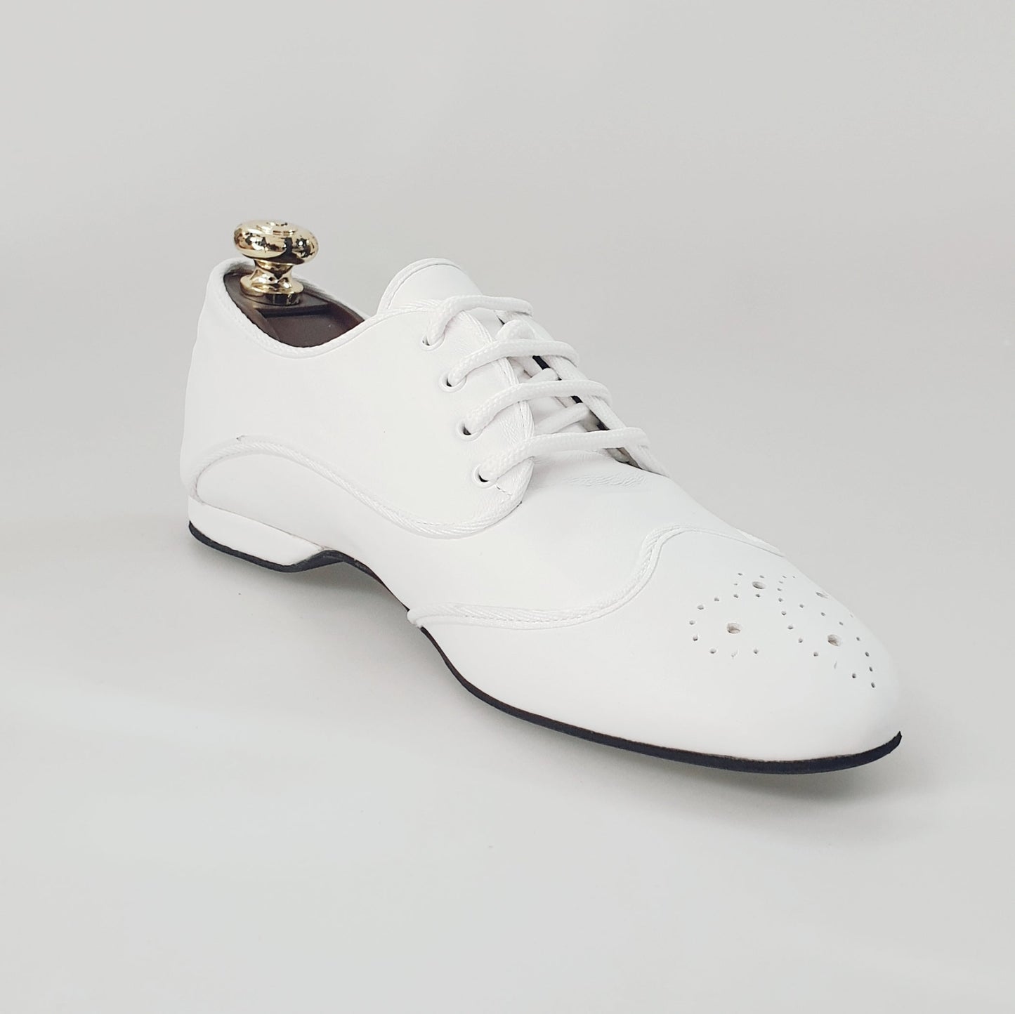 Scarpa jazz Billie Pearl White in pelle bianca con profilo bianco, scarpa da ballo Wish Dance Shop, dettaglio elegante e classico