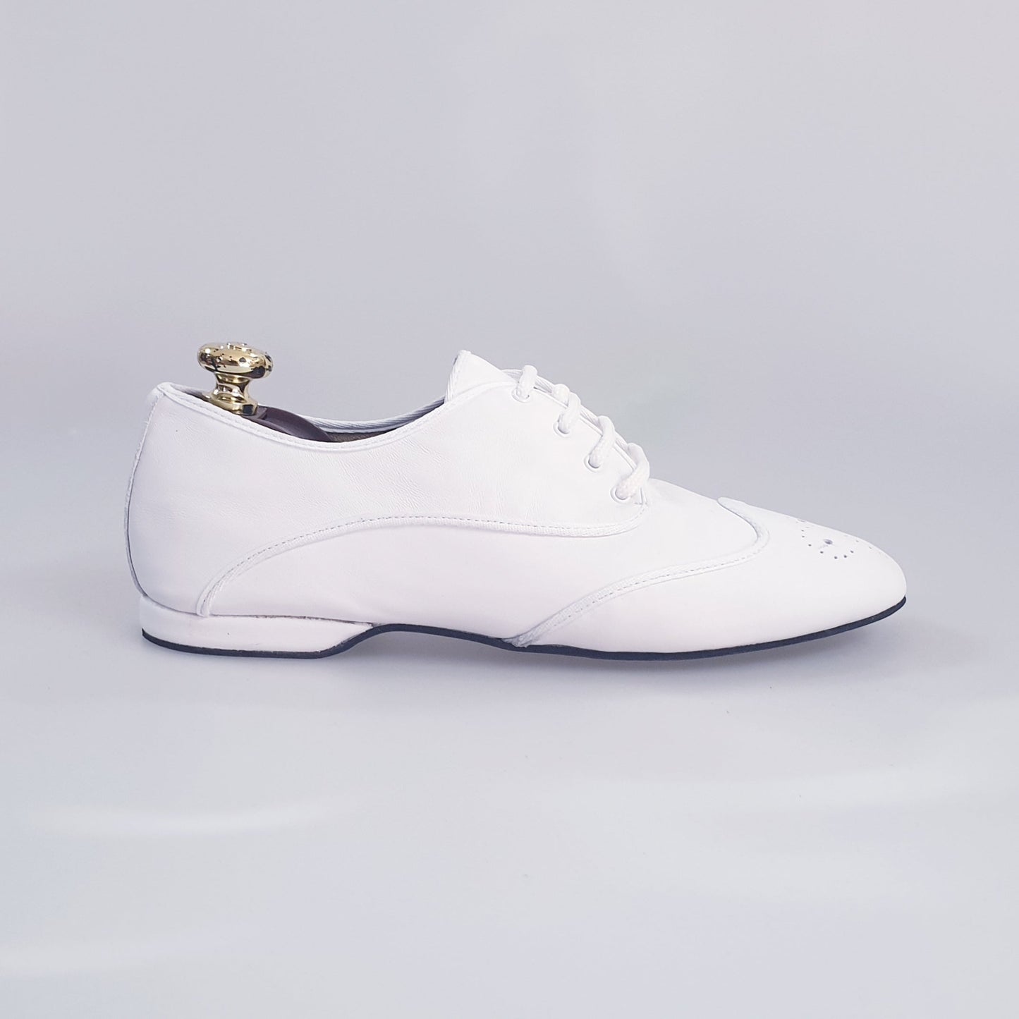 Scarpa jazz Billie Pearl White in pelle bianca con profilo bianco, ideale per danza jazz, marca Wish Dance Shop.