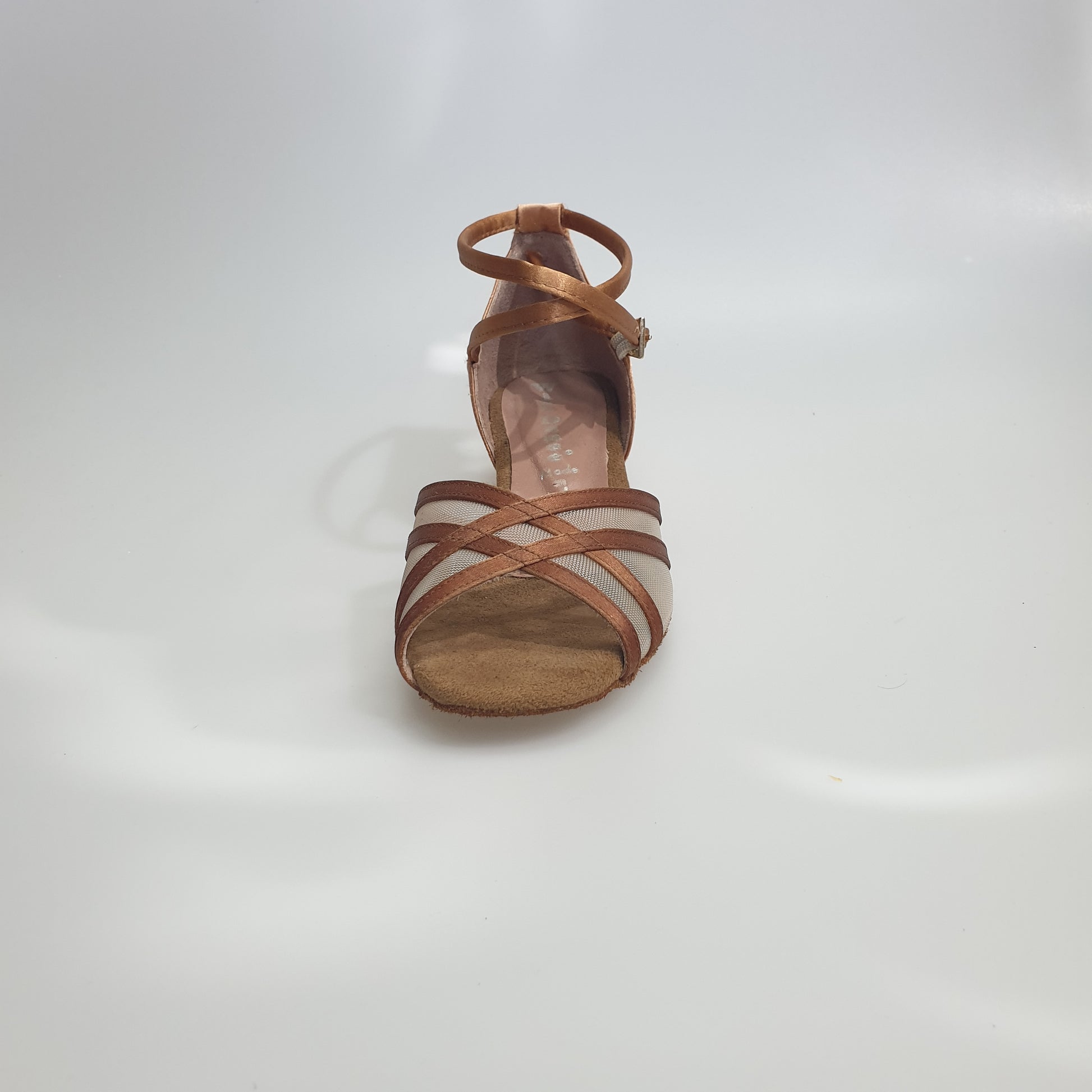 Scarpa da ballo per bambina DORINA QB con strisce in raso bronzo e dettagli in retina, ideale per danza e performance.