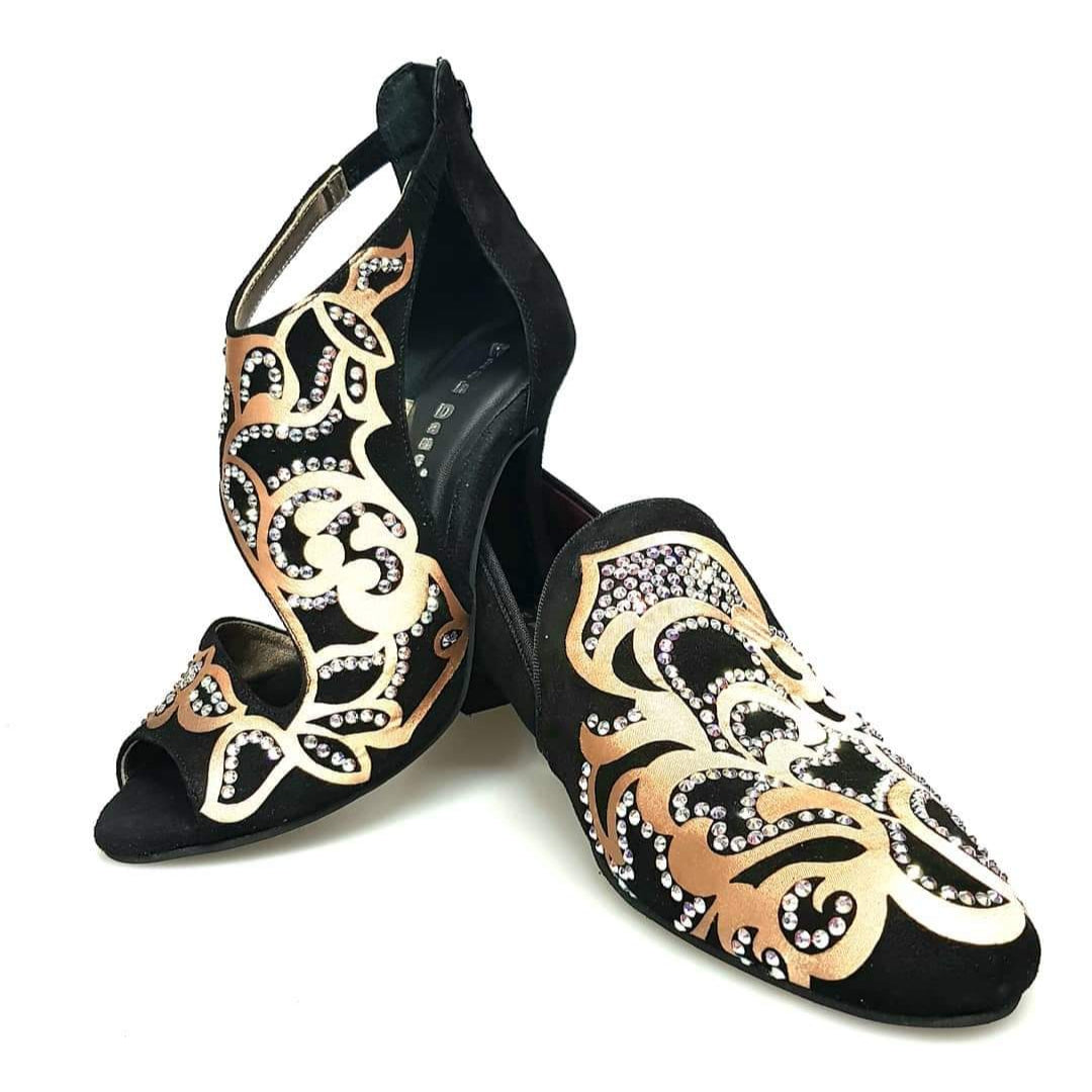 Scarpa da uomo Daniel SW MS20 in camoscio nero con disegno in raso seta oro e Swarovski Boreali forma lunga, stile elegante