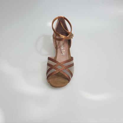 Scarpa da ballo per bambina DORINA QB in raso bronzo e retina, con strisce eleganti, ideale per danza e performance.