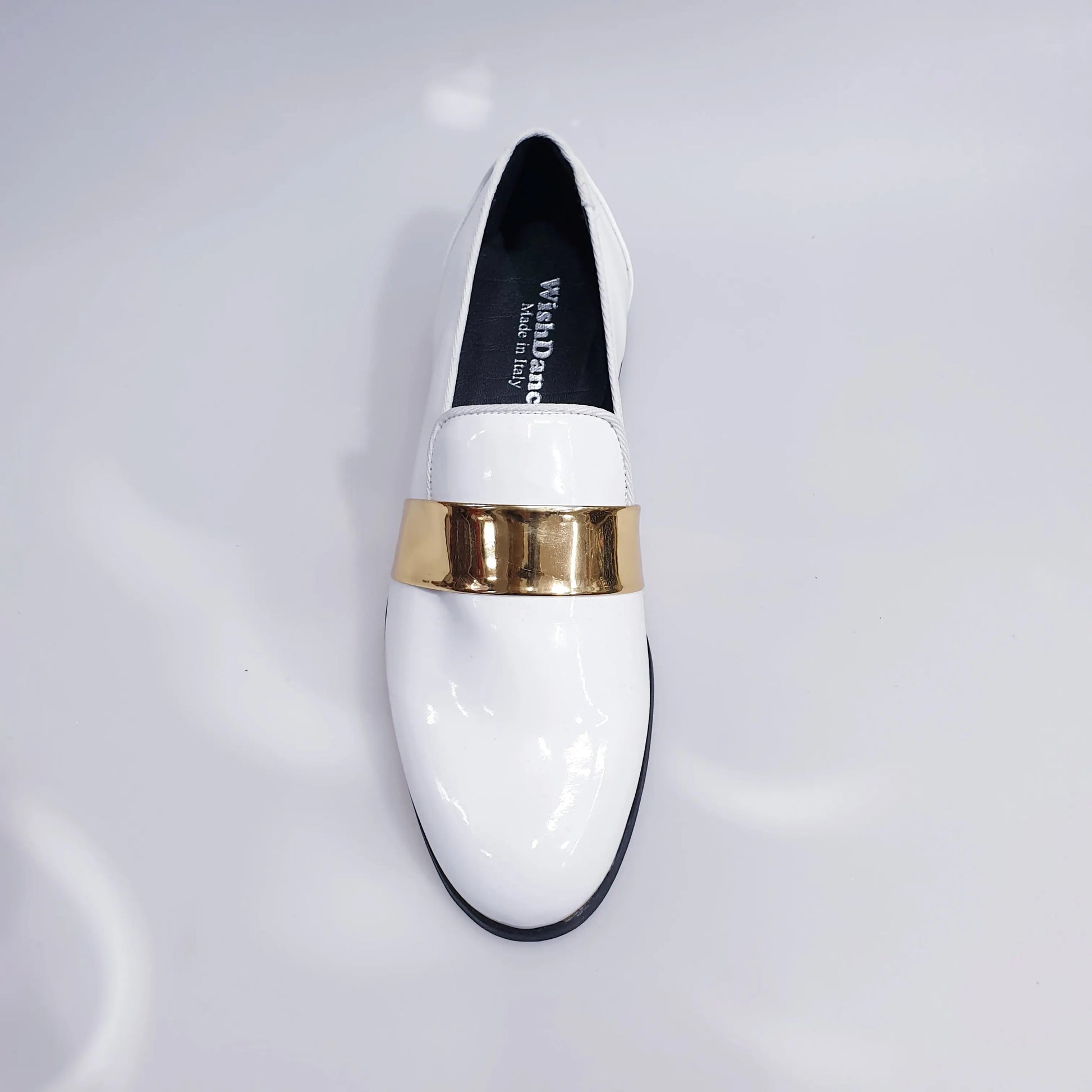 Mocassino in vernice bianca con fascia oro, scarpa Wish Dance Shop, rivestimento in vera pelle italiana, elegante e raffinato.