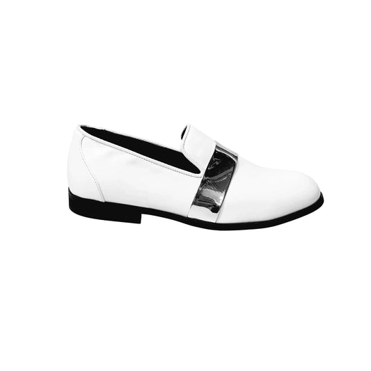 Scarpa mocassino Jackson (PJ) in vernice bianca con fascia argento, rivestito in vera pelle italiana, elegante e raffinata.