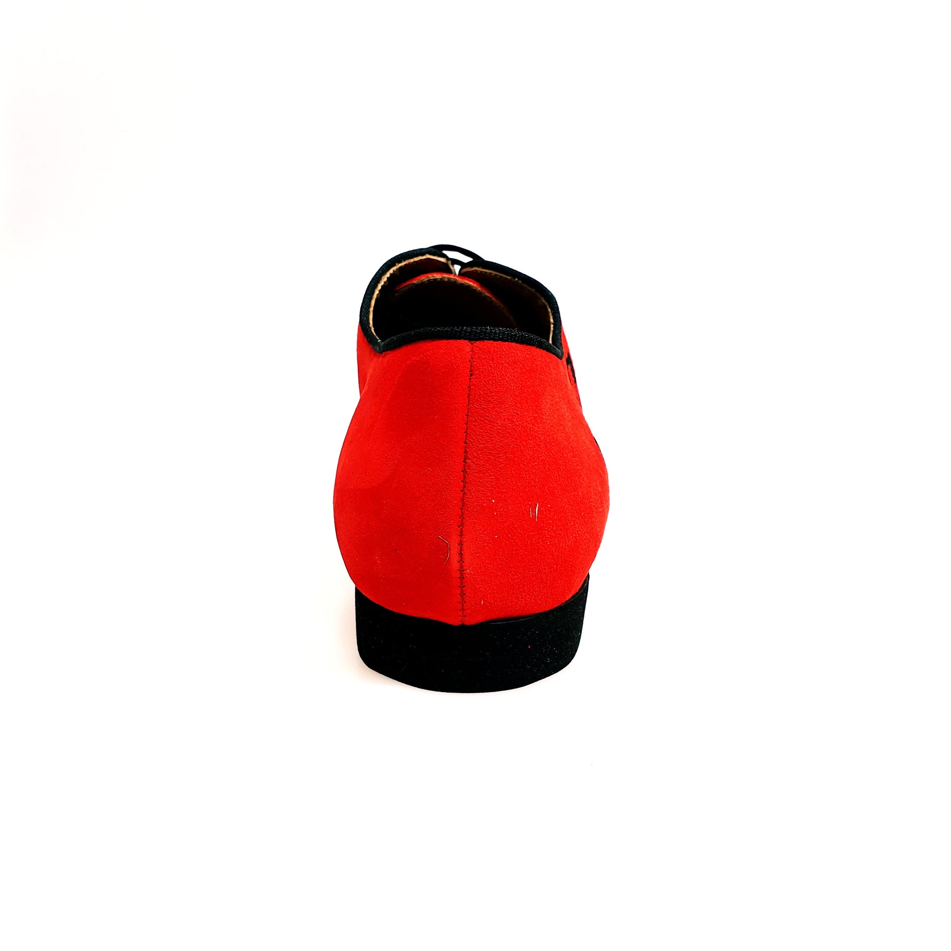 Scarpe stringate Milano KIZMI da uomo in camoscio rosso e nero, modello Oxford, forma tonda, con ricamo nero.