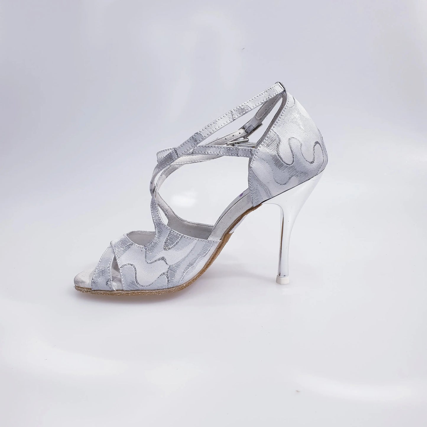 Scarpa Brenda White Cloud (485) in Robin argento e bianco, cinturino alla caviglia e incrocio sul collopiede laminato argento