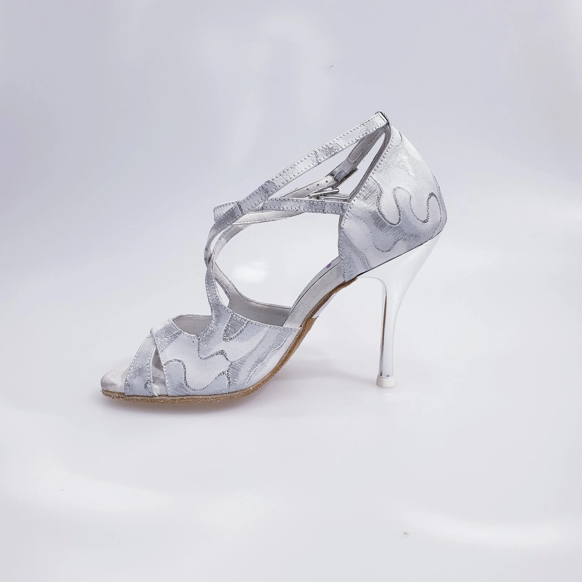 Scarpa Brenda White Cloud (485) in Robin argento e bianco, cinturino alla caviglia e incrocio sul collopiede laminato argento