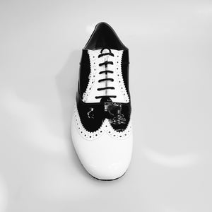 Adone (MS14) - Lace-up Dovetail Mod. Oxford Brogue Shoe in White Patent and Black Patent Round Shape