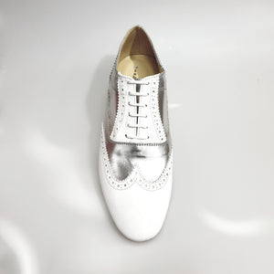 Richard (MS14) - Lace-up dovetail Mod. Oxford Brogue Shoe in White Leather and Silver Leather Long Shape