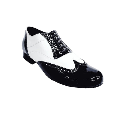 Scarpa stringata coda di rondine Wish Dance Shop modello Oxford Brogue in vernice nera e bianca, forma tonda, dettagli eleganti.