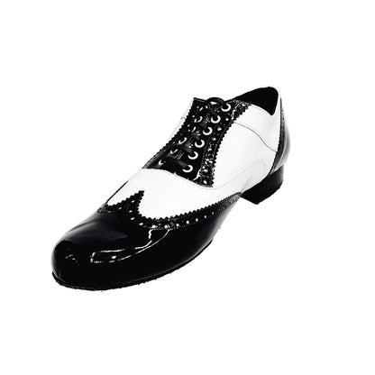 Scarpa stringata Adone MS14 in vernice nera e bianca, modello Oxford Brogue con punta tonda, stile elegante e classico.
