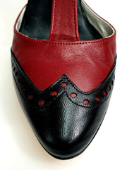 Load image into Gallery viewer, Odette (TS53 V) - Scarpa chiusa da Donna in Pelle Bordò e Pelle Nera
