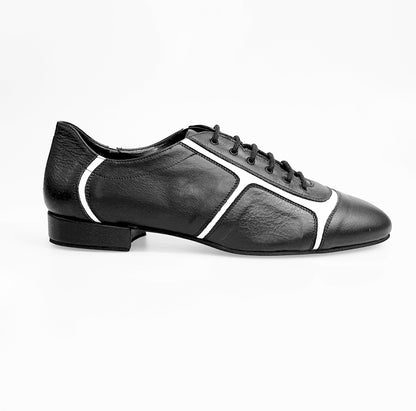 Sneaker Wish Dance Shop Manuel 820 in pelle nera con inserti in vernice bianca, vista frontale con dettagli eleganti.