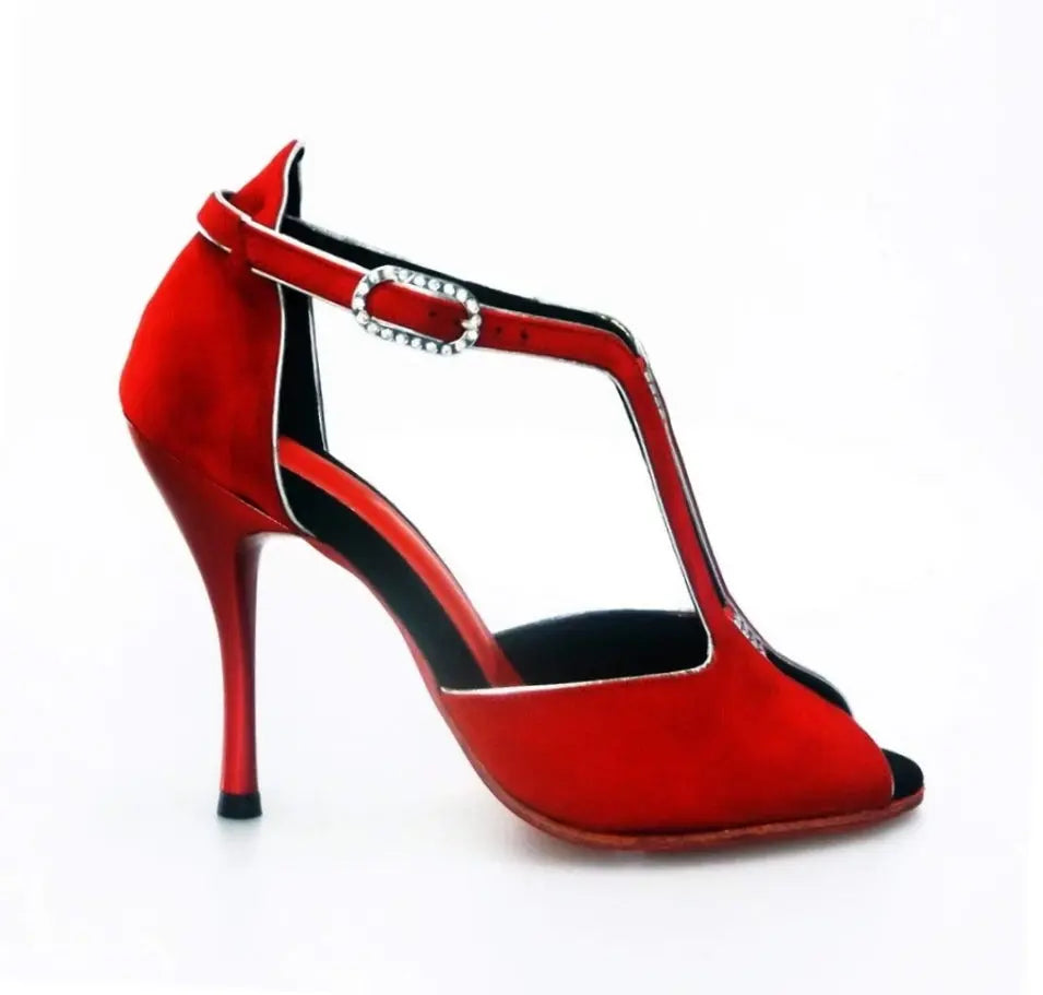 Sandalo donna Fascino (401) Wishdance in camoscio rosso vivo con dettagli argento e tacco smaltato rosso, vista laterale.