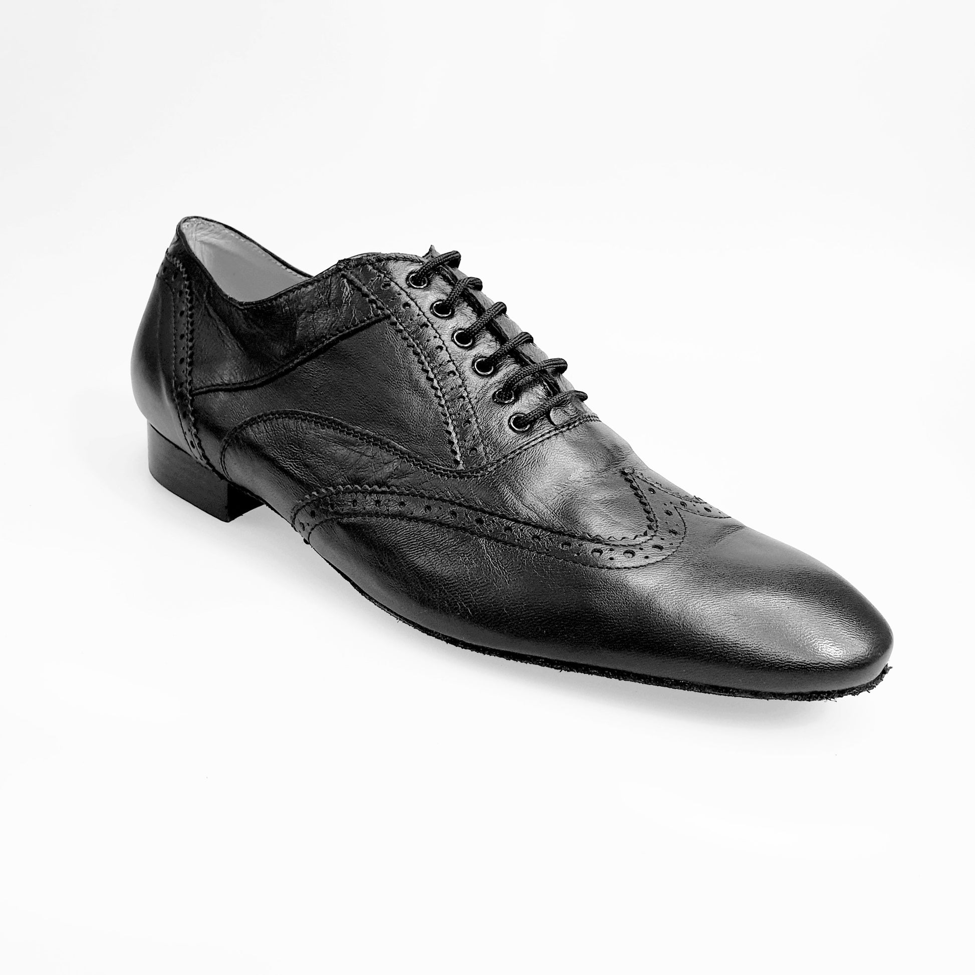 Scarpa stringata Richard MS14 in pelle nera, modello Oxford Brogue, forma lunga, con dettagli coda di rondine, stile elegante.