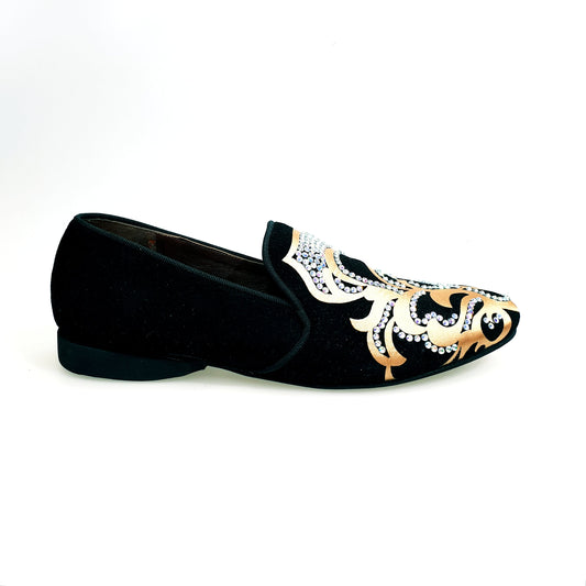 Mocassino da uomo Daniel SW (MS20) in camoscio nero con dettagli in raso seta oro e Swarovski Boreali, forma lunga.