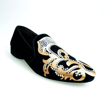 Scarpa da uomo Daniel SW MS20 in camoscio nero con dettagli in raso seta oro e Swarovski Boreali, forma lunga elegante