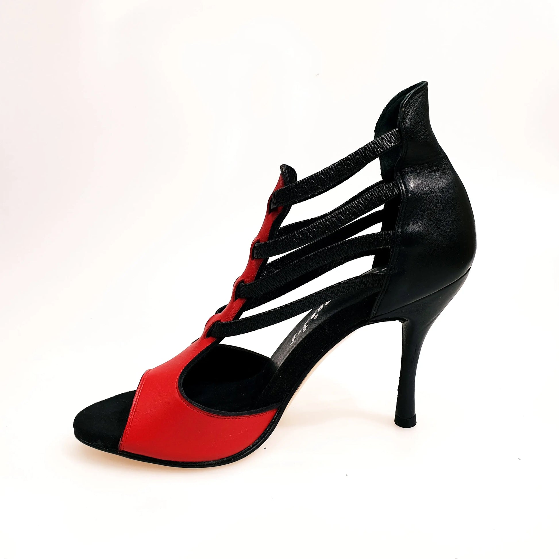 Scarpa donna Lilith (460) Wish Dance Shop, sandalo in pelle rossa con tacco nero e dettaglio sul tallone.