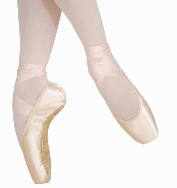 Punte da danza classica Grishko 2007 ProFlex, morbide e larghe, ideali per danza professionale, con punta rinforzata e tomaia elastica.