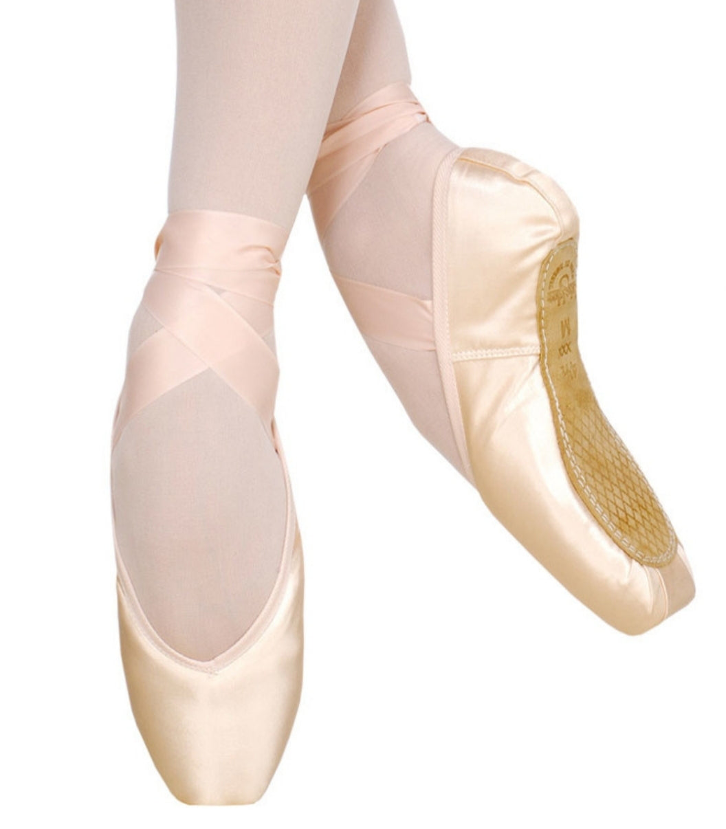 Punte da danza classica Grishko Maya II con pianta stretta e mascherina alta, morbidezza e larghezza variabili, senza cordoncino.