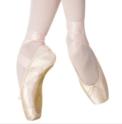 Punte da danza classica Grishko NOVICE modello 2007 per principianti, con punta rinforzata e design elegante, ideale per principianti.