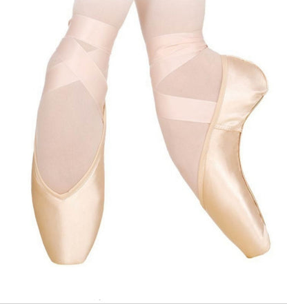 Punte da danza classica Grishko Vaganova in diverse rigidità e larghezze, ideali per balletto e allenamenti di danza.