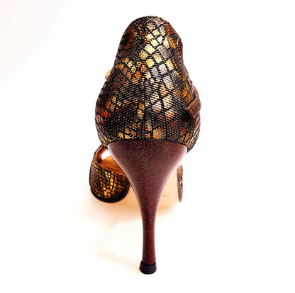 Sandalo da donna Xena (698) di Wish Dance Shop con tacco slim, in boa bronzo e glitter marrone, dettaglio elegante e alla moda.