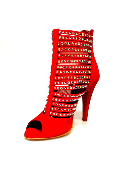 Sandalo donna Elizabeth Plus Wish Dance Shop in camoscio rosso con zip nera e dettagli Swarovski Boreali, vista frontale.