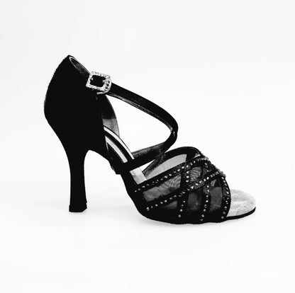 Scarpa da donna Brigitte QC Wish Dance Shop in raso nero con dettagli in rete e strass nero, eleganti e raffinate.