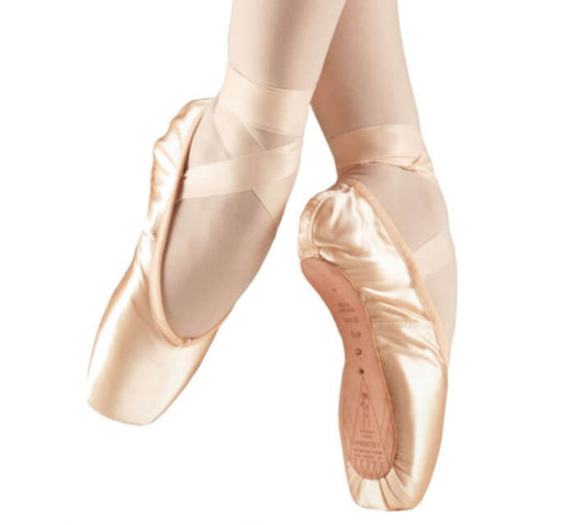 Punte danza classica Bloch S0131S Serenade Strong per ballerini professionisti, con punta rinforzata e design elegante.