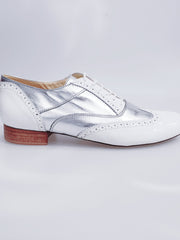 Carica immagine nella Galleria, Adone (MS14) - Stringata Coda di Rondine Mod. Oxford Brogue Scarpa in Vernice Bianca e Pelle Argento Forma Tonda Wish Dance Shop