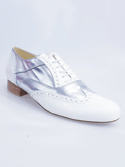 Carica immagine nella Galleria, Adone (MS14) - Stringata Coda di Rondine Mod. Oxford Brogue Scarpa in Vernice Bianca e Pelle Argento Forma Tonda Wish Dance Shop