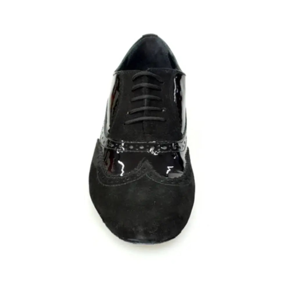Scarpa stringata Oxford Brogue ADONE MS14 con camoscio e vernice nera, forma tonda, dettaglio coda di rondine, stile elegante.