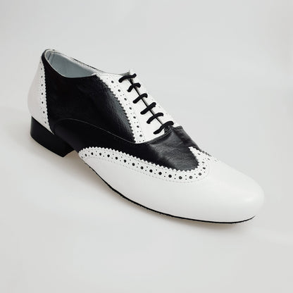 Scarpe oxford brogue Wish Dance Shop in pelle bianca e nera, modello Adone MS14 con punta tonda e dettagli coda di rondine