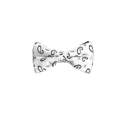 Papillon ricamo in cashmere Wish Dance Shop, dettaglio del ricamo elegante e morbido sulla superficie del papillon.