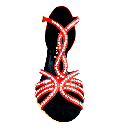 Scarpa da donna Infinity BI-Flex in raso di seta rossa con Swarovski parziali e suola extraflex per competizioni.