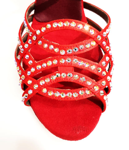 Scarpa da donna ONDA QC Plus (BI-Flex) Marylu in raso seta rossa con cinturino incrociato, Swarovski e tacco a rocchetto.