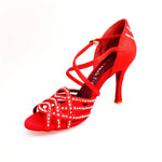 Load image into Gallery viewer, Scarpa da donna ONDA QC Plus (BI-Flex) Marylu in raso di seta rosso con cinturino incrociato, Swarovski e tacco a rocchetto.
