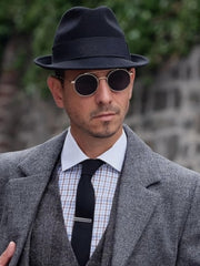 Load image into Gallery viewer, TRILBY - Cappello in Feltro Stile anni 60 Borsalino di lana Nero Fascia Nera foderato in raso nero
