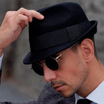 Load image into Gallery viewer, TRILBY - Cappello in Feltro Stile anni 60 Borsalino di lana Nero Fascia Nera foderato in raso nero
