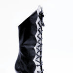 Carica immagine nella Galleria, D-3 Pairè (L/B/Jo) - Stivale in Pelle Nera Chiusura anteriore con Alamari a Stringhe con inserti in Glitter Argento
