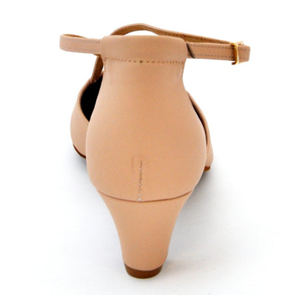 Scarpa da donna Cuccarini in vera pelle color carne, semichiusa, con design elegante e comodo, marca Wish Dance Shop.