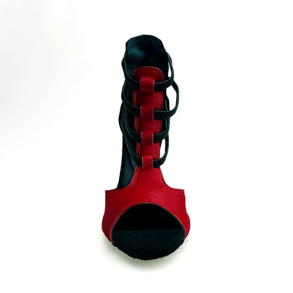 Sandalo da donna Lilith (460) in cavallino rosso con tacco in camoscio nero e tacco a spillo, dettagli eleganti e raffinati.