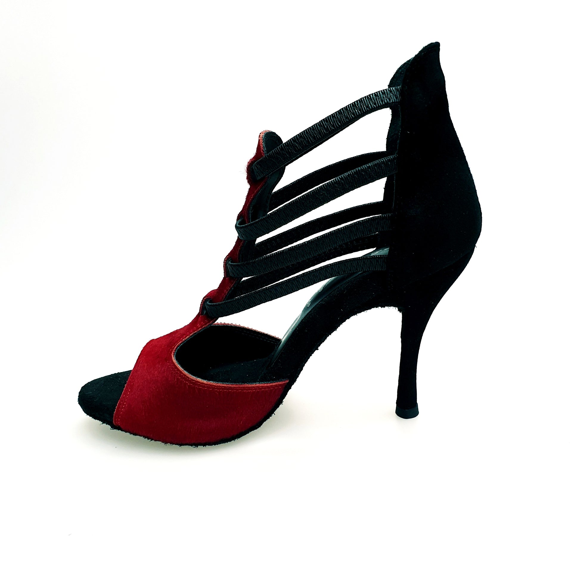 Sandalo da donna Lilith (460) Wish Dance Shop con cavallino rosso, tacco in camoscio nero e tacco a spillo, dettaglio elegante.
