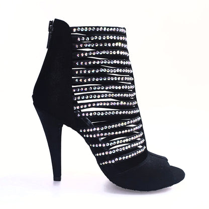 Sandalo donna Elizabeth Plus in camoscio nero con dettagli Swarovski Boreali, a tronchetto, di Wish Dance Shop.