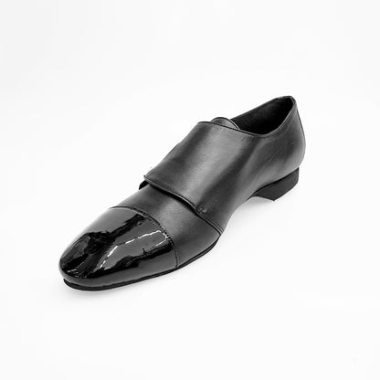 Scarpa da uomo Wish Dance Shop Bristol /P in pelle nera con doppia fibbia e inserto in vernice nera, vista frontale.