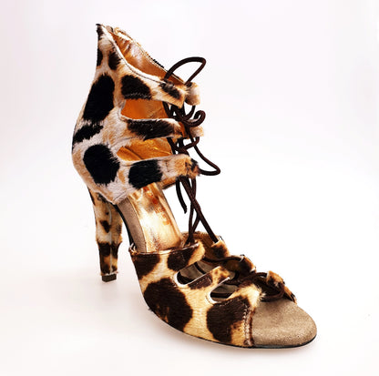 Sandalo da donna Wish Dance Shop Laura Leopard in camoscio marrone e cavallino maculato beige e marrone, con stringa elegante.
