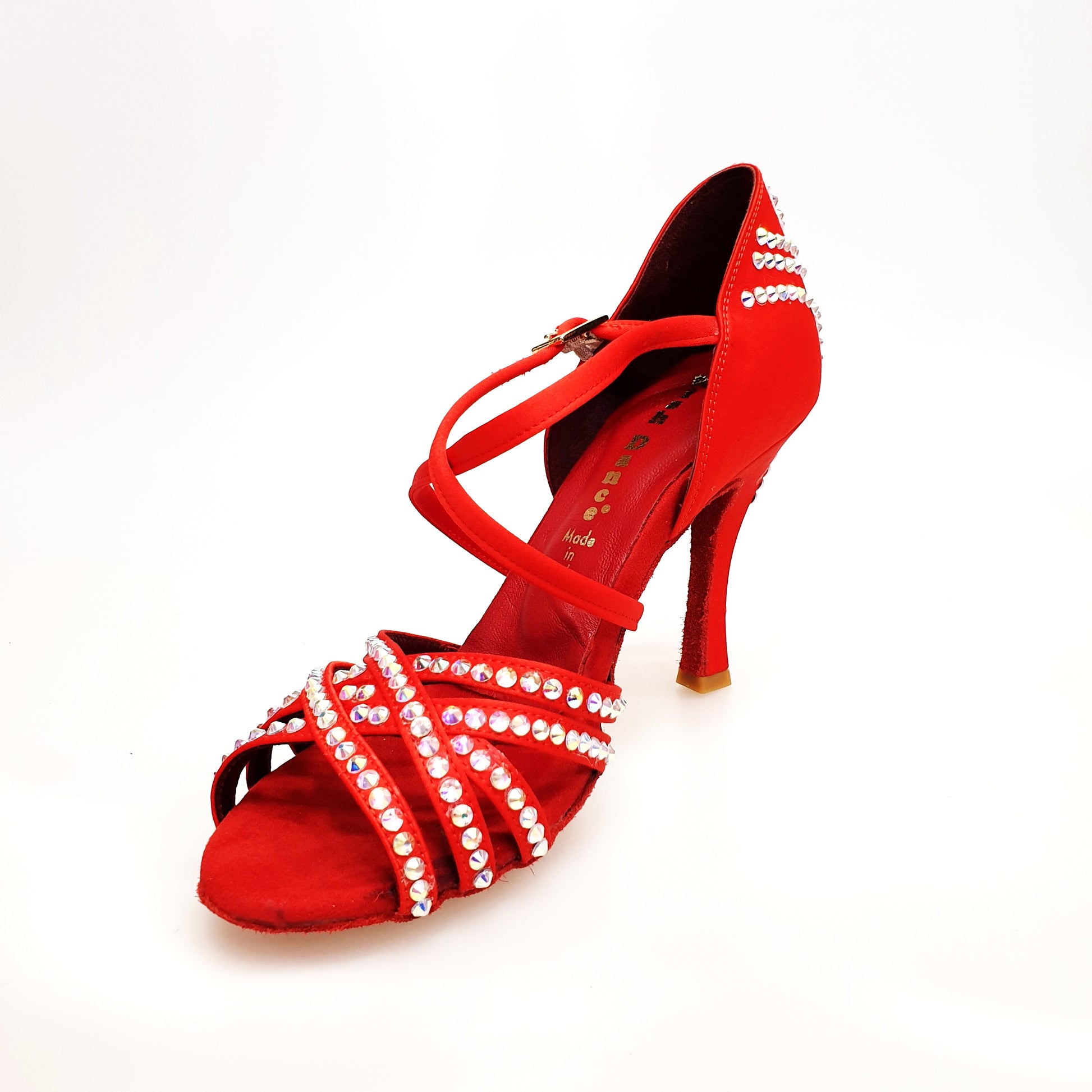 Scarpa da donna Melody QC Plus in raso di seta rossa con cinturino incrociato, dettagli Swarovski e tacco a rocchetto.