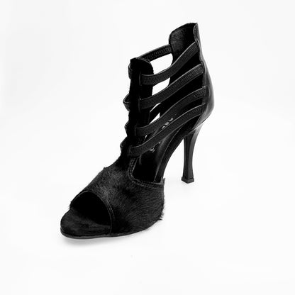 Sandalo da donna Lilith (460) Wish Dance Shop in cavallino nero con tacco sottile e elastici neri, dettaglio di tallone e tacco in pelle.
