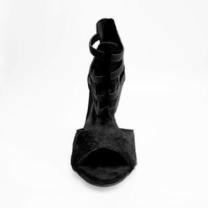 Sandalo da donna Lilith in cavallino nero con tacco sottile elastico e tallone in pelle nera, tacco a rocchetto.