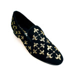 Load image into Gallery viewer, LIRIO CRUZADO (MS20) - Mocassino in Camoscio Nero Ricamo Giglio in Oro Forma Lunga
